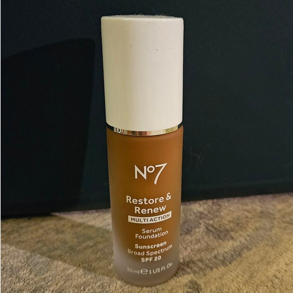 NWOT! No7 Restore & Renew Multi Action Serum Foundation CEDAR - Picture 2 of 5